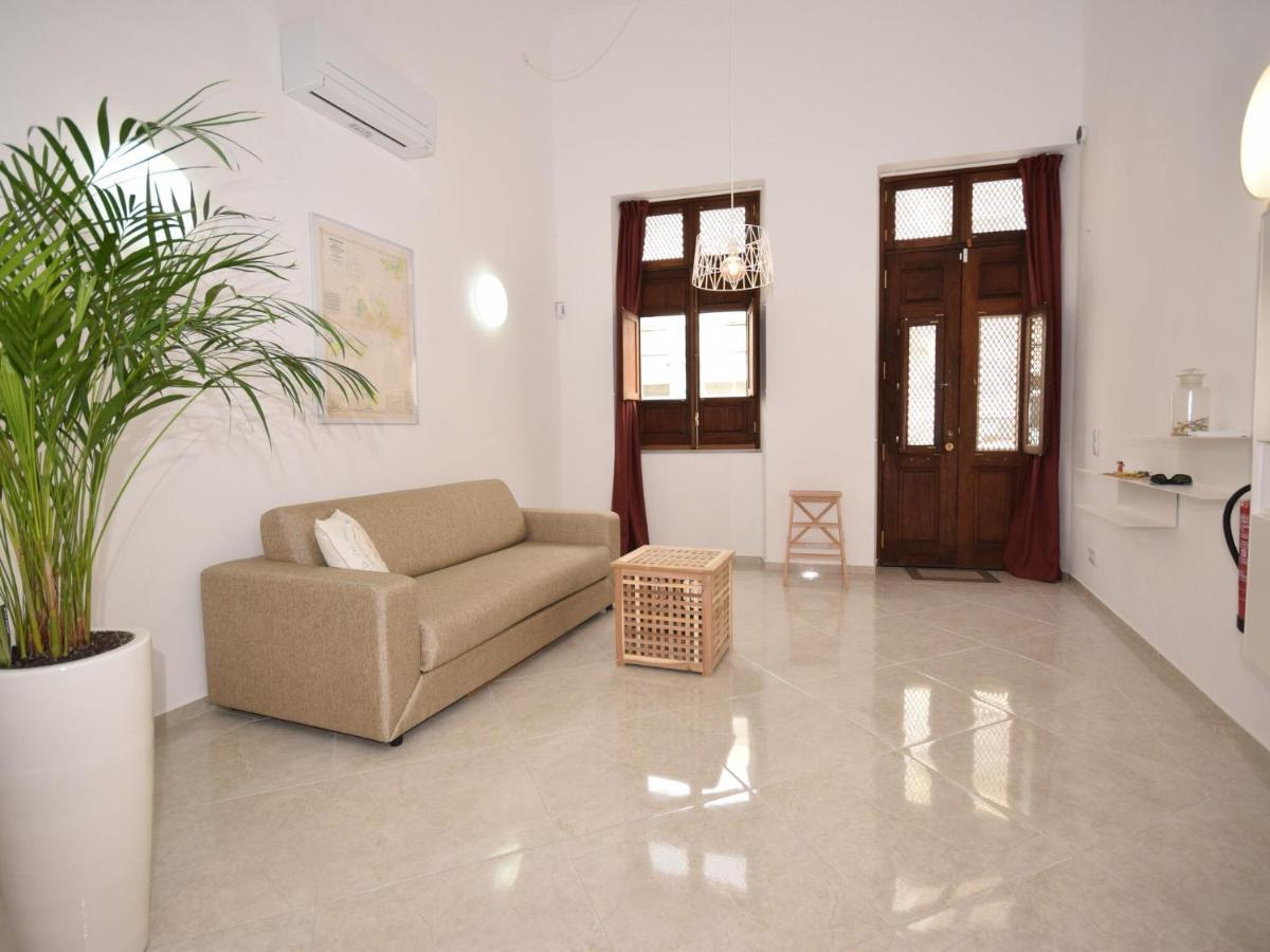Modern Holiday Home In Olh O With Terrace 오양 외부 사진