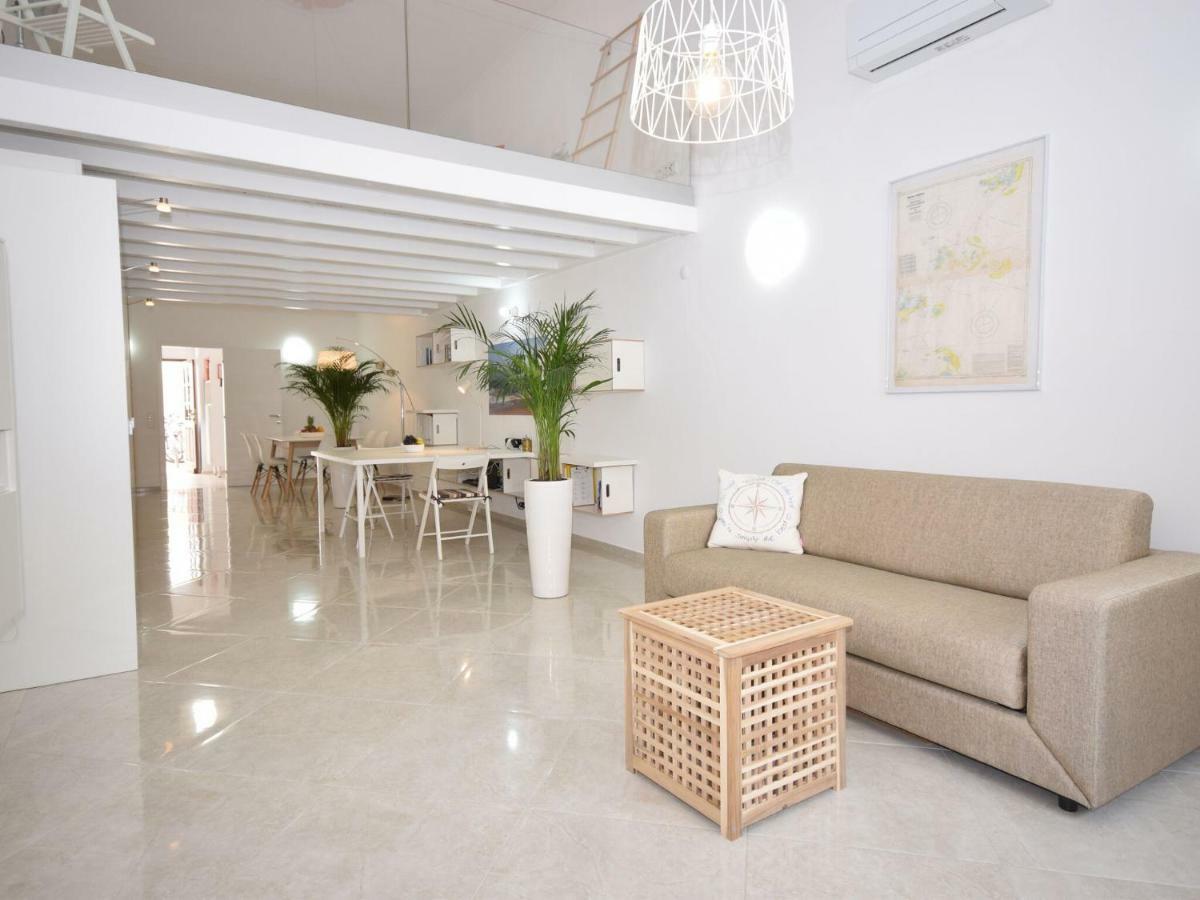 Modern Holiday Home In Olh O With Terrace 오양 외부 사진